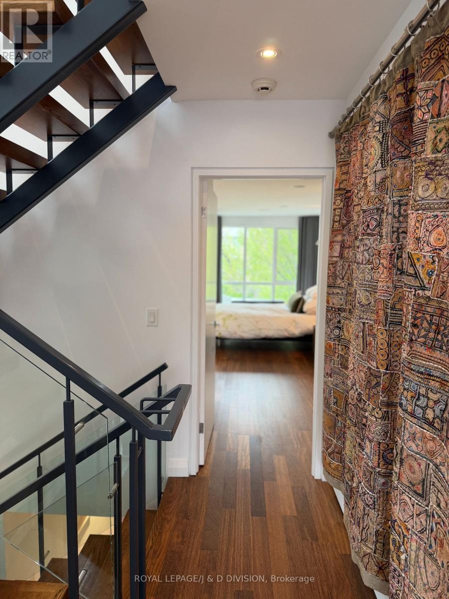 












44 STANDISH AVENUE

,
Toronto,




Ontario
M4W3B1

