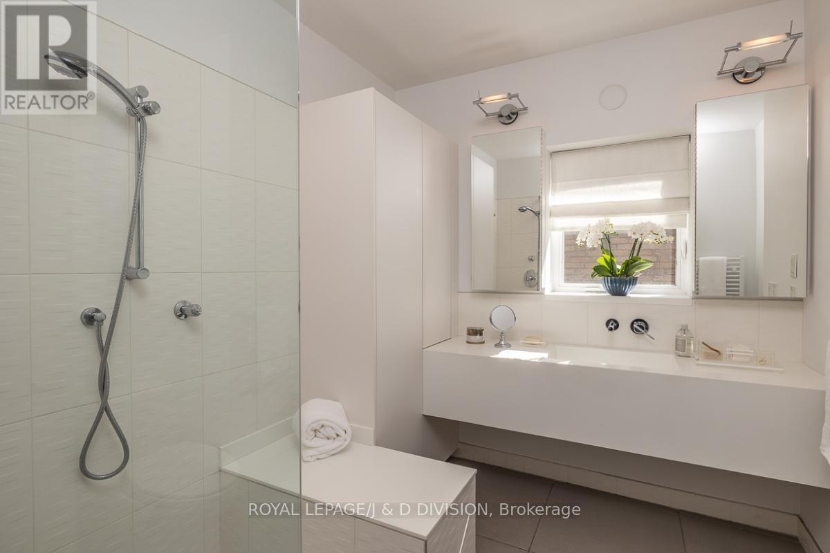 












44 STANDISH AVENUE

,
Toronto,




Ontario
M4W3B1

