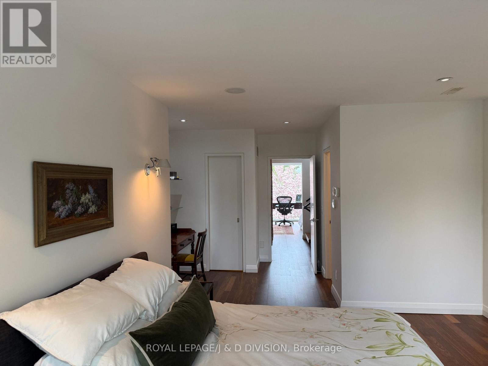 












44 STANDISH AVENUE

,
Toronto,




Ontario
M4W3B1

