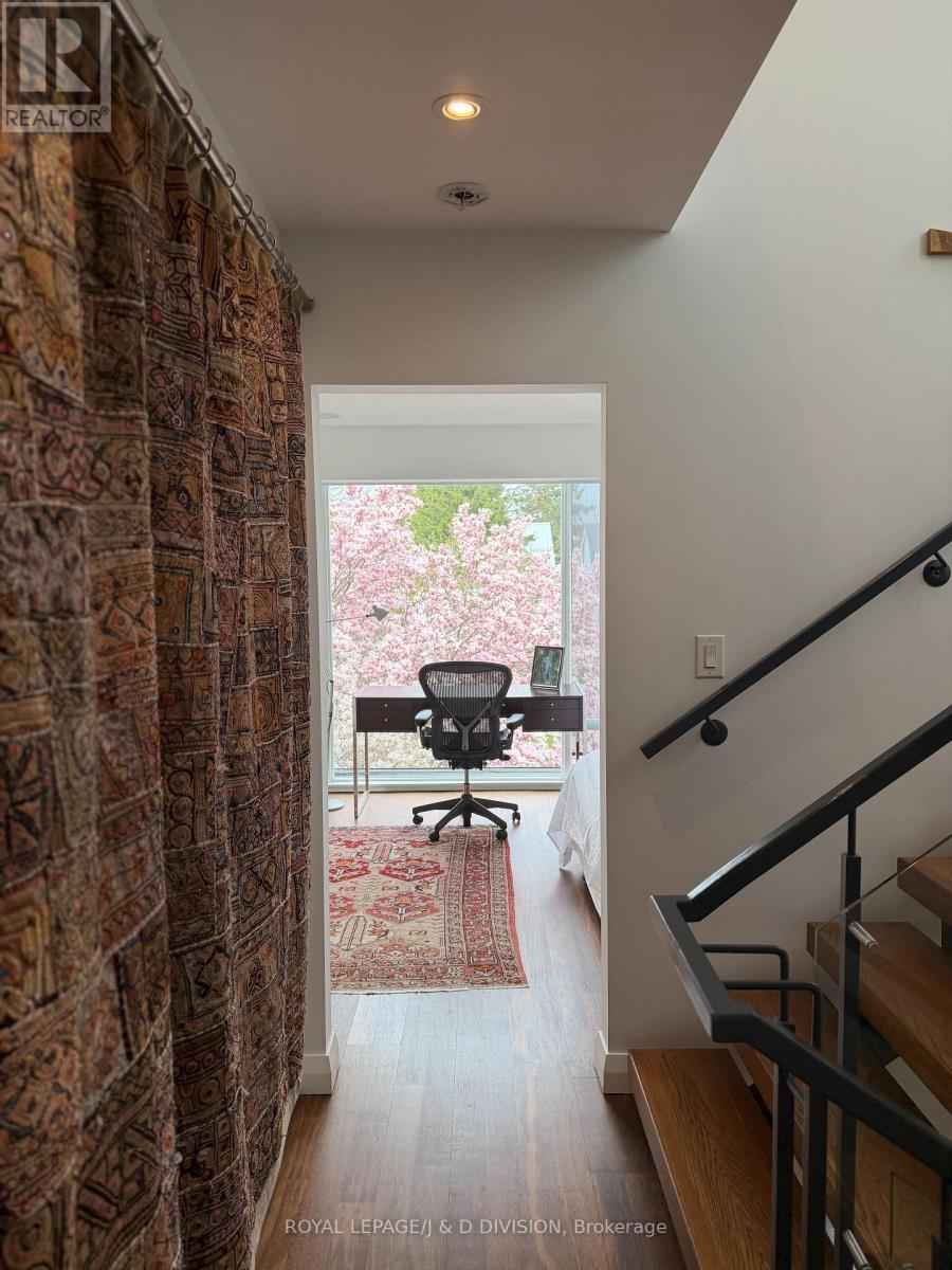 












44 STANDISH AVENUE

,
Toronto,




Ontario
M4W3B1

