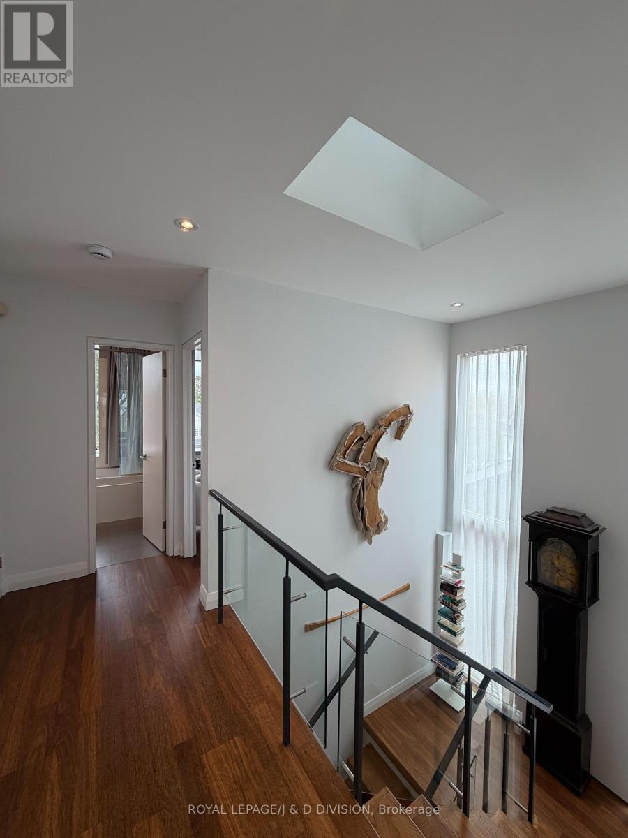 












44 STANDISH AVENUE

,
Toronto,




Ontario
M4W3B1

