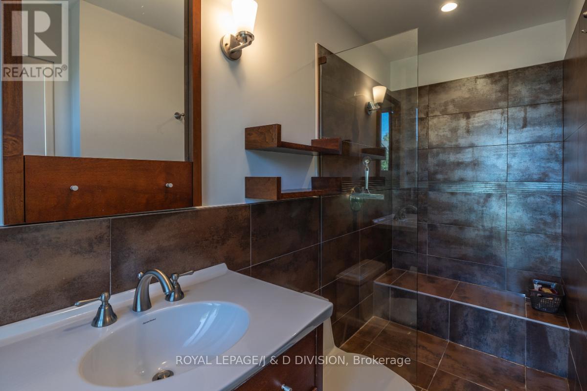 












44 STANDISH AVENUE

,
Toronto,




Ontario
M4W3B1

