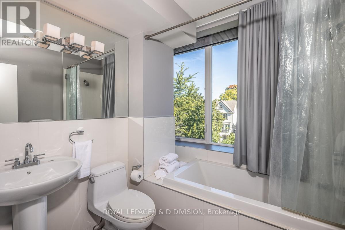 












44 STANDISH AVENUE

,
Toronto,




Ontario
M4W3B1

