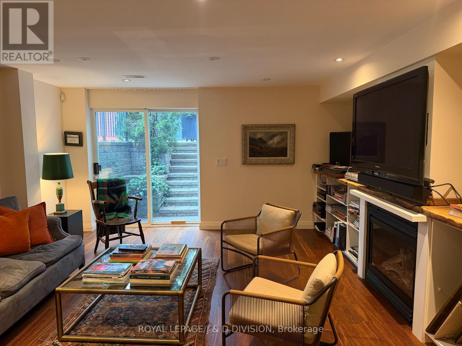 












44 STANDISH AVENUE

,
Toronto,




Ontario
M4W3B1

