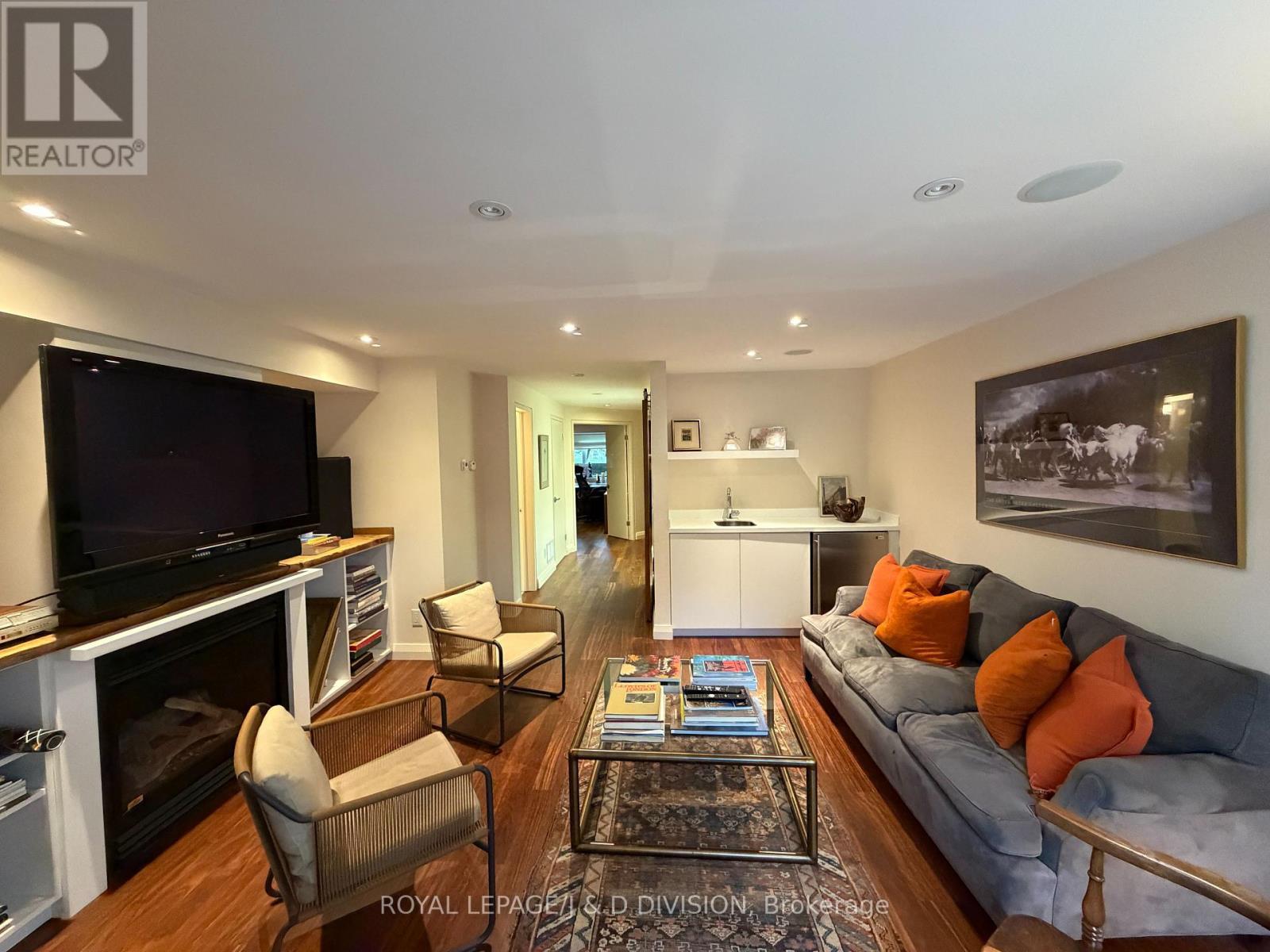 












44 STANDISH AVENUE

,
Toronto,




Ontario
M4W3B1

