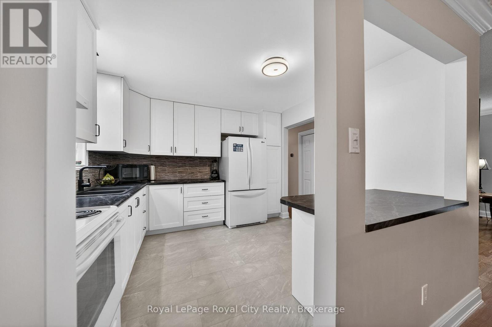 












69 SANDERSON DRIVE

,
Guelph (Willow West/Sugarbush/West Acres),




Ontario
N1H7K1

