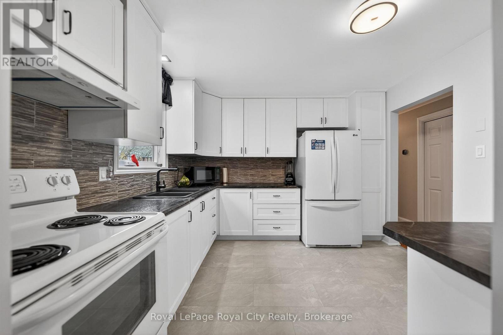 












69 SANDERSON DRIVE

,
Guelph (Willow West/Sugarbush/West Acres),




Ontario
N1H7K1

