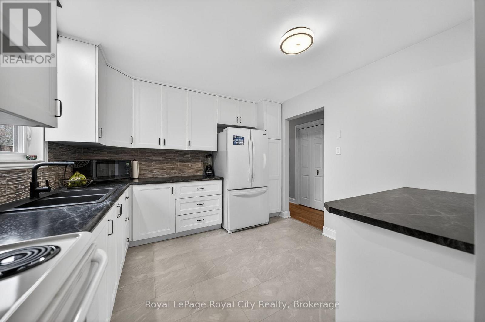 












69 SANDERSON DRIVE

,
Guelph (Willow West/Sugarbush/West Acres),




Ontario
N1H7K1

