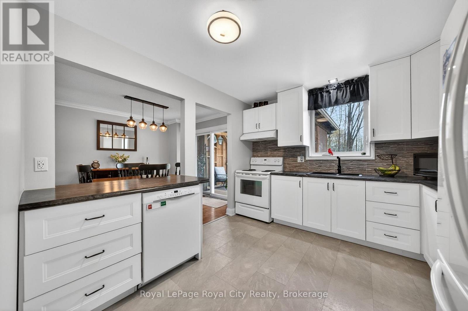 












69 SANDERSON DRIVE

,
Guelph (Willow West/Sugarbush/West Acres),




Ontario
N1H7K1

