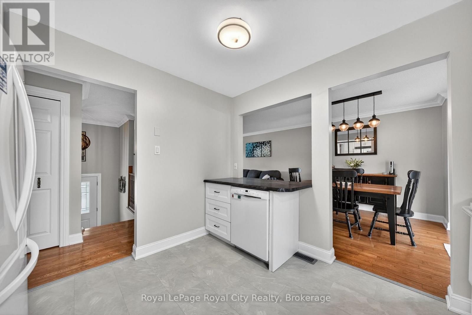 












69 SANDERSON DRIVE

,
Guelph (Willow West/Sugarbush/West Acres),




Ontario
N1H7K1

