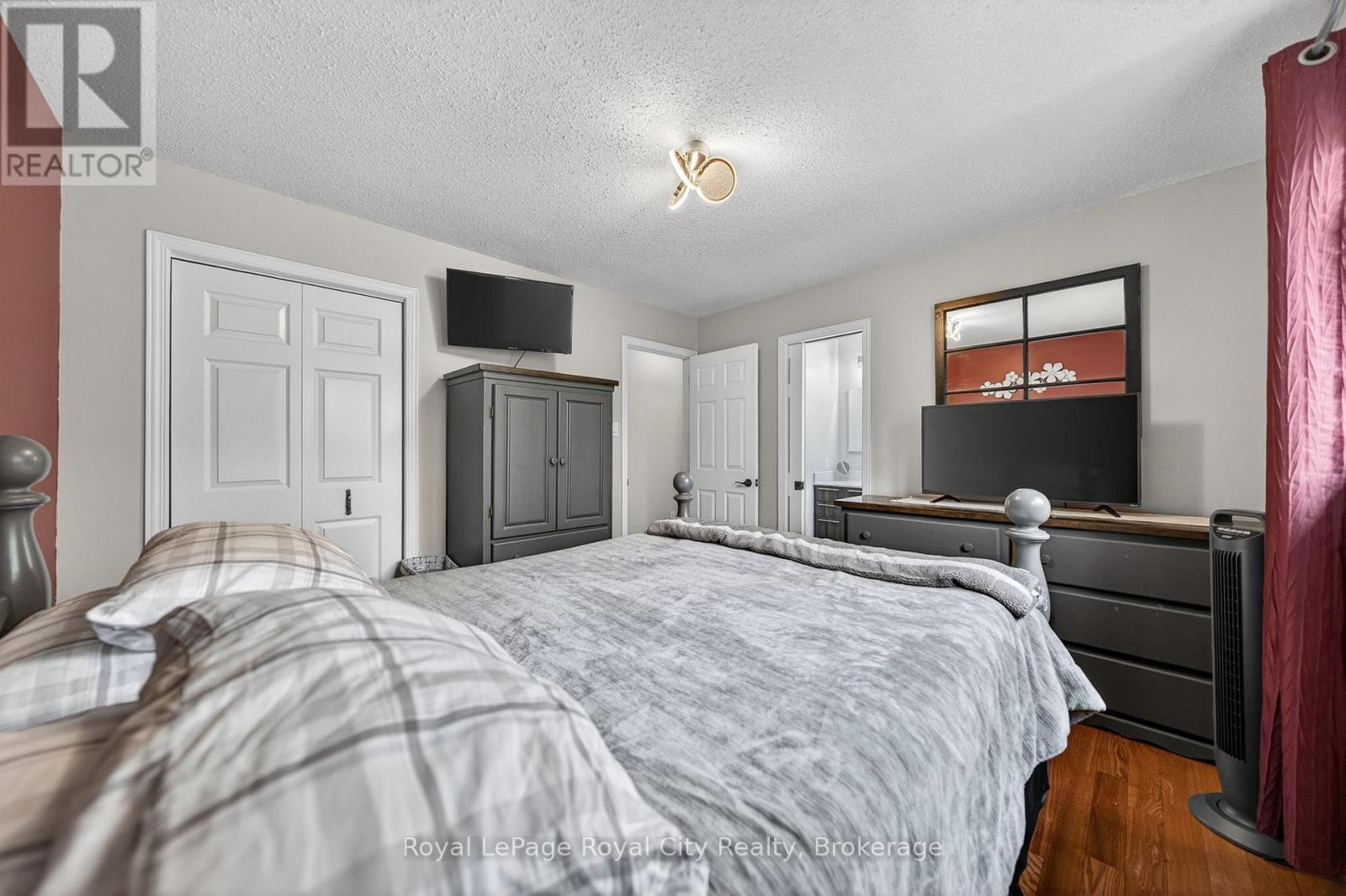












69 SANDERSON DRIVE

,
Guelph (Willow West/Sugarbush/West Acres),




Ontario
N1H7K1

