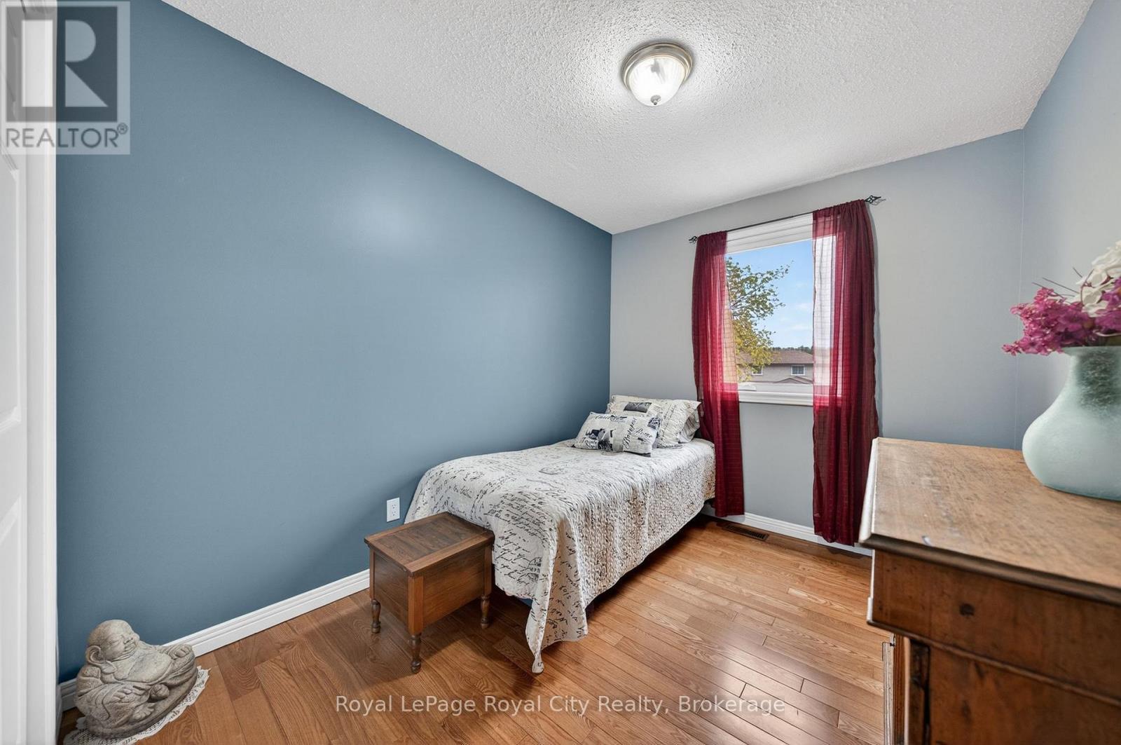 












69 SANDERSON DRIVE

,
Guelph (Willow West/Sugarbush/West Acres),




Ontario
N1H7K1


