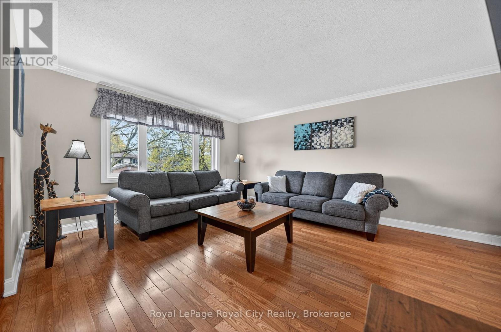












69 SANDERSON DRIVE

,
Guelph (Willow West/Sugarbush/West Acres),




Ontario
N1H7K1

