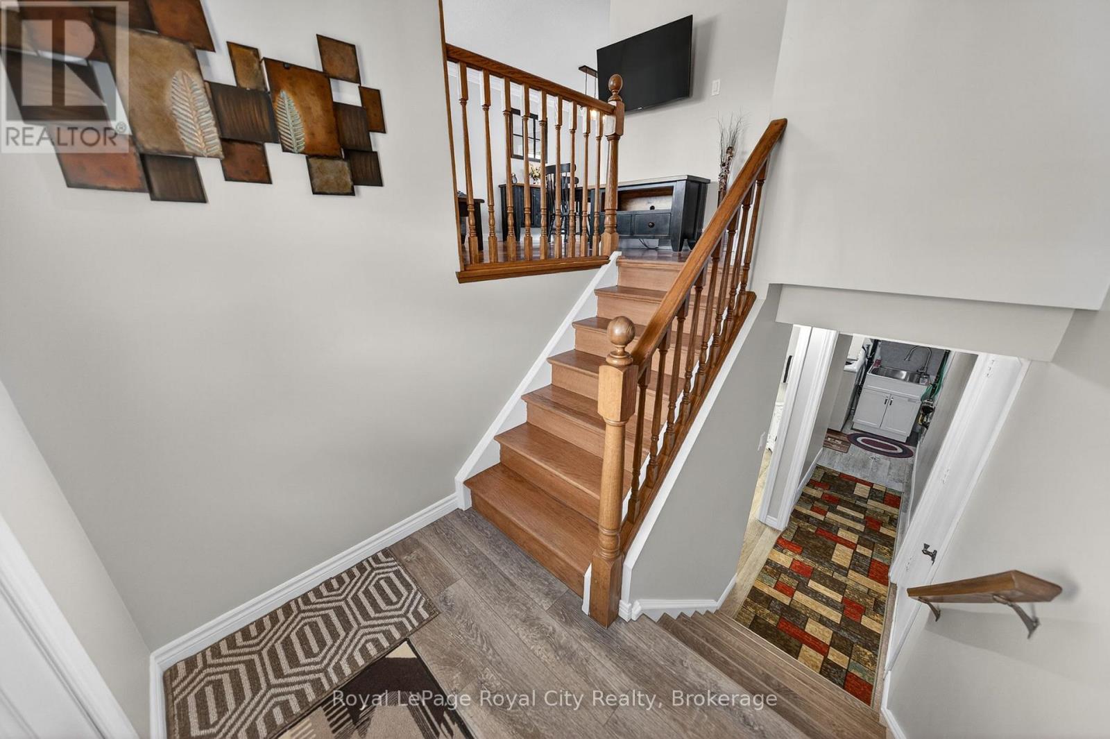 












69 SANDERSON DRIVE

,
Guelph (Willow West/Sugarbush/West Acres),




Ontario
N1H7K1

