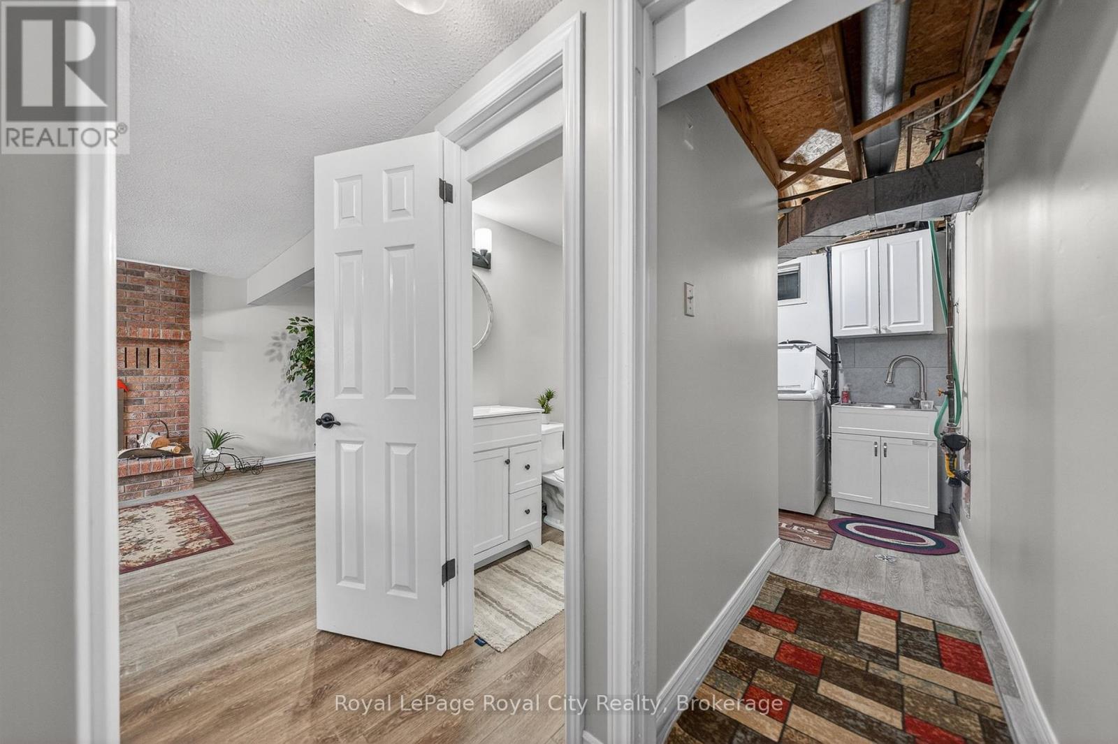 












69 SANDERSON DRIVE

,
Guelph (Willow West/Sugarbush/West Acres),




Ontario
N1H7K1

