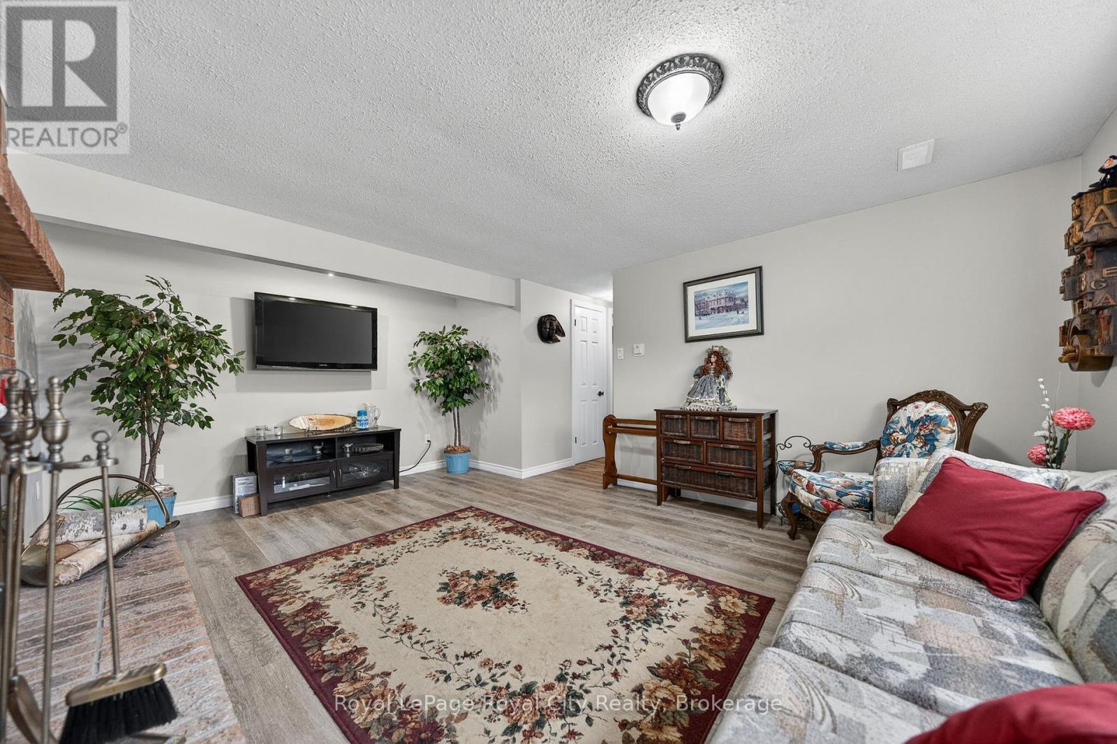 












69 SANDERSON DRIVE

,
Guelph (Willow West/Sugarbush/West Acres),




Ontario
N1H7K1

