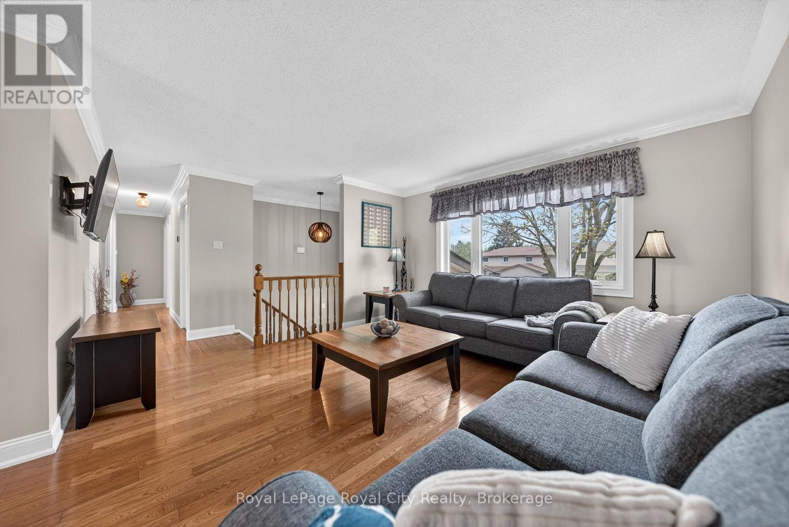 












69 SANDERSON DRIVE

,
Guelph (Willow West/Sugarbush/West Acres),




Ontario
N1H7K1

