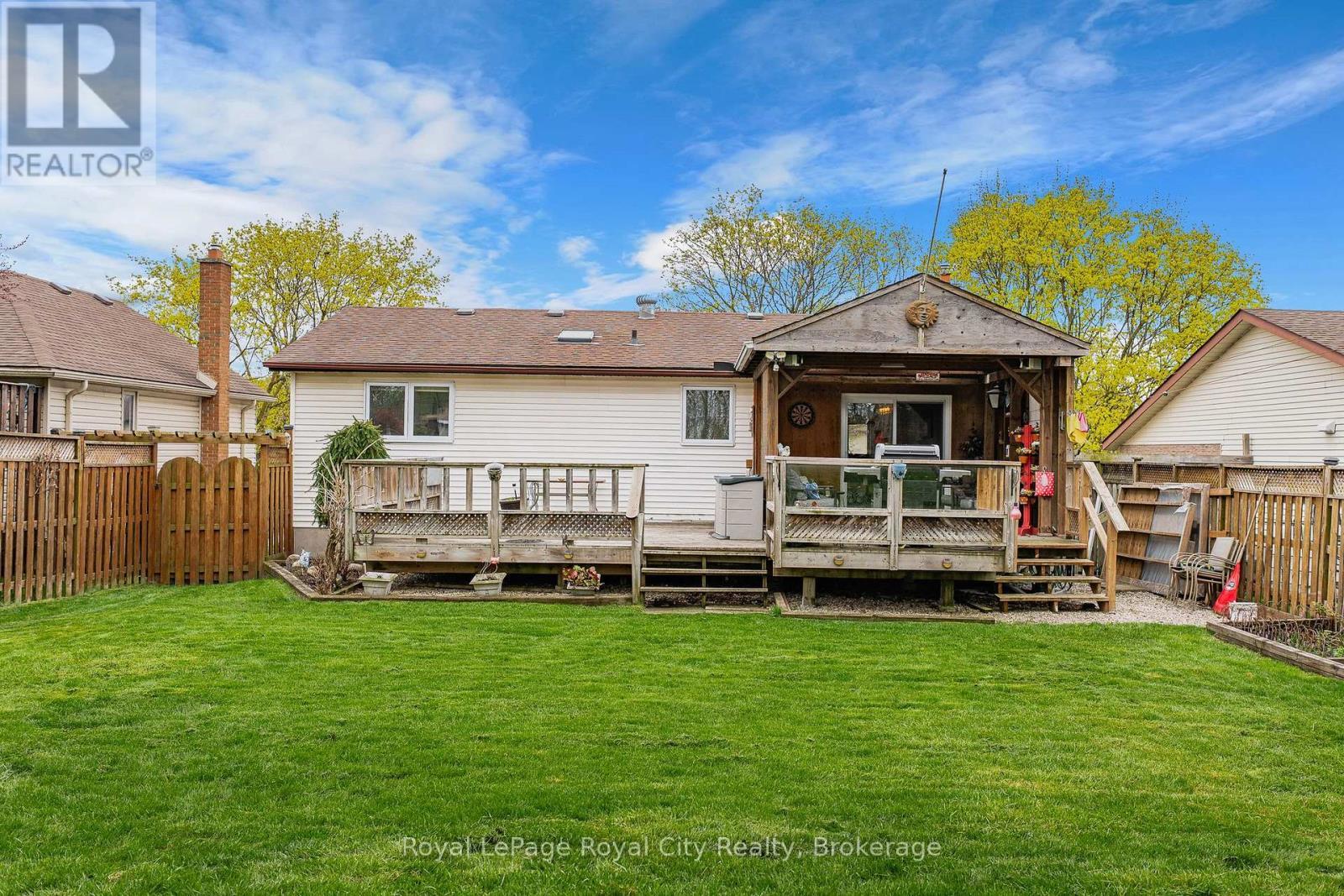 












69 SANDERSON DRIVE

,
Guelph (Willow West/Sugarbush/West Acres),




Ontario
N1H7K1

