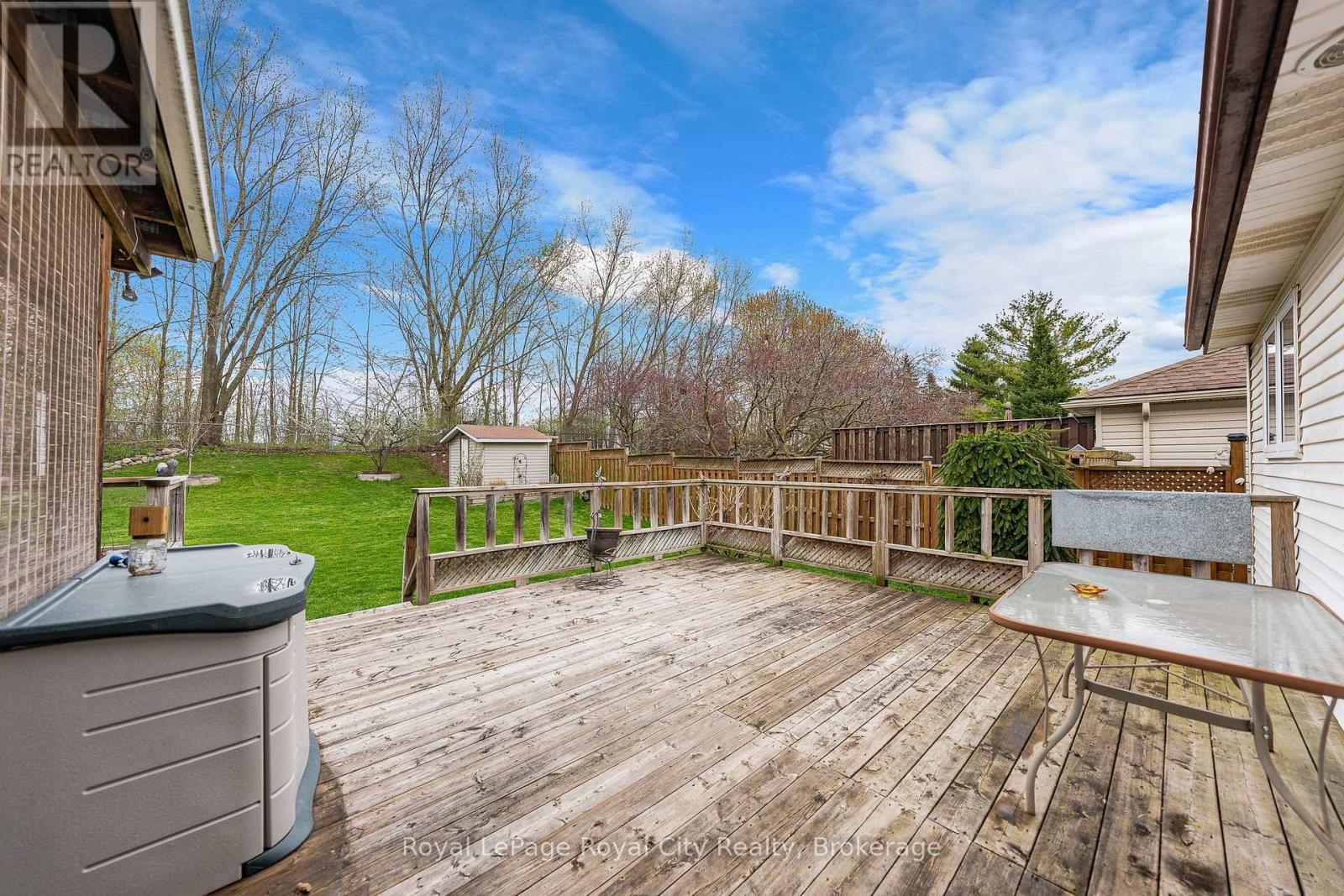 












69 SANDERSON DRIVE

,
Guelph (Willow West/Sugarbush/West Acres),




Ontario
N1H7K1

