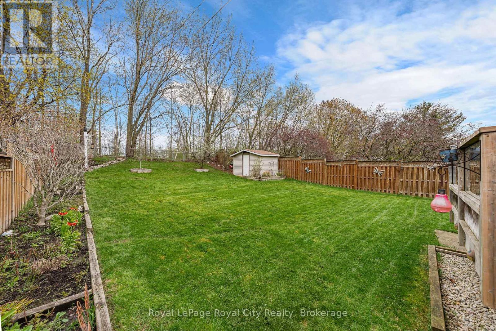 












69 SANDERSON DRIVE

,
Guelph (Willow West/Sugarbush/West Acres),




Ontario
N1H7K1

