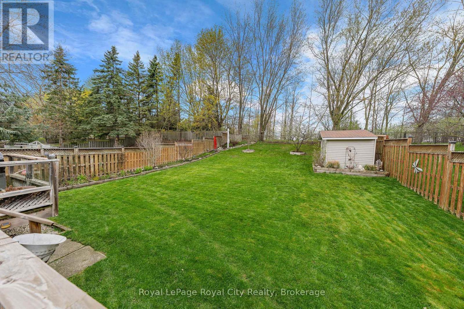












69 SANDERSON DRIVE

,
Guelph (Willow West/Sugarbush/West Acres),




Ontario
N1H7K1


