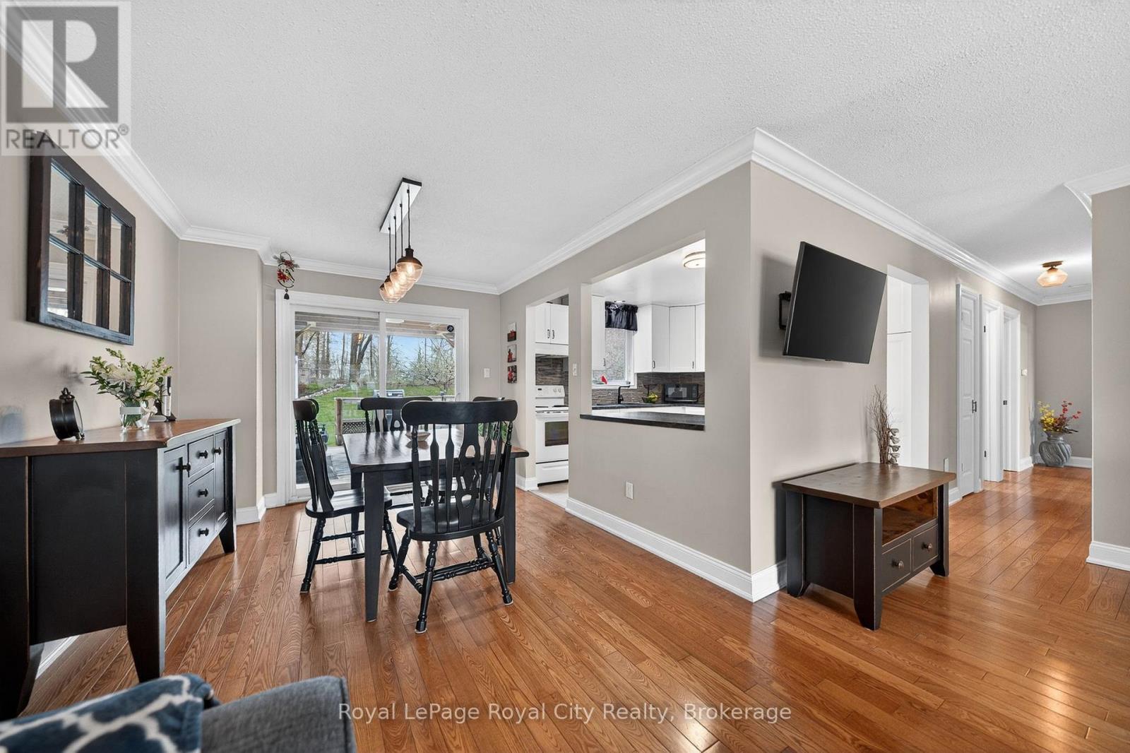 












69 SANDERSON DRIVE

,
Guelph (Willow West/Sugarbush/West Acres),




Ontario
N1H7K1

