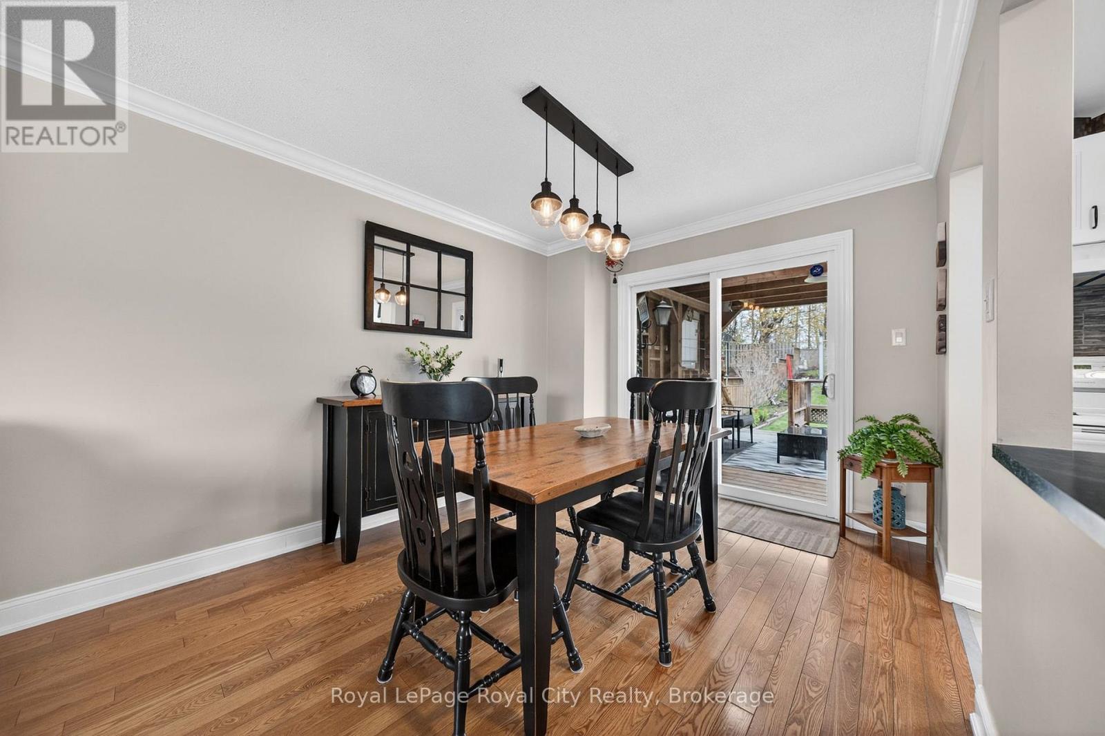 












69 SANDERSON DRIVE

,
Guelph (Willow West/Sugarbush/West Acres),




Ontario
N1H7K1

