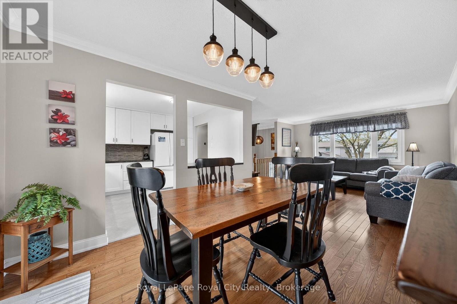 












69 SANDERSON DRIVE

,
Guelph (Willow West/Sugarbush/West Acres),




Ontario
N1H7K1

