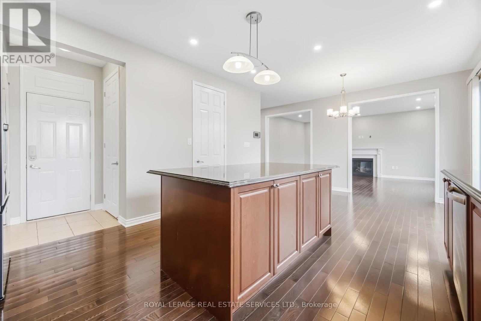 












2383 CALLOWAY DRIVE

,
Oakville,




Ontario
L6M0C1

