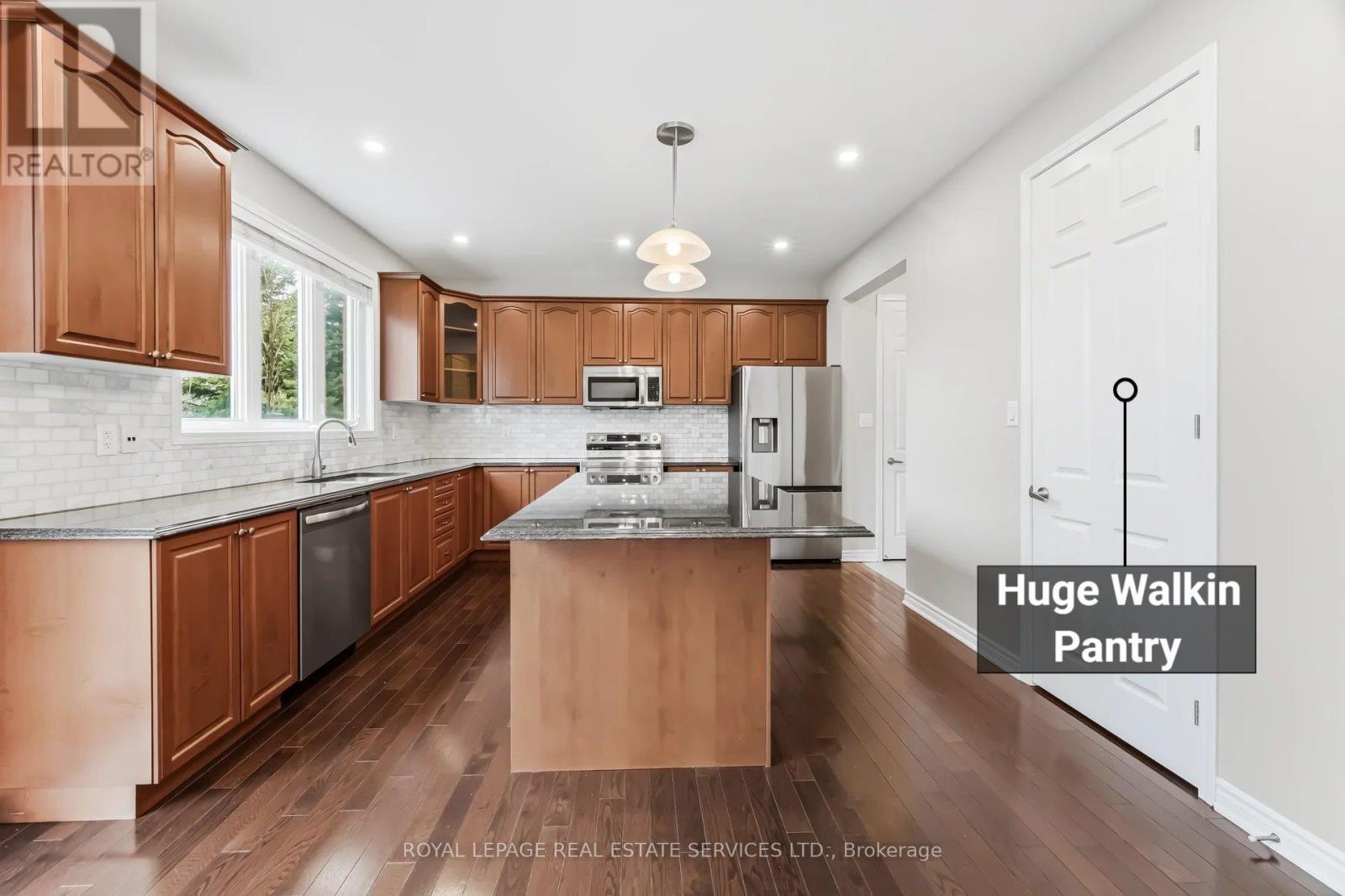 












2383 CALLOWAY DRIVE

,
Oakville,




Ontario
L6M0C1

