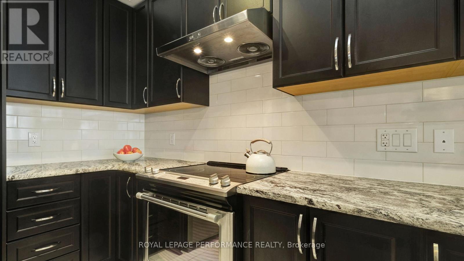 












338 ALASKEN DRIVE

,
Ottawa,




Ontario
K1T0M4

