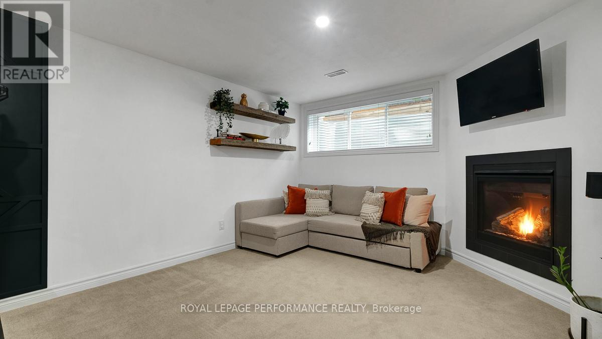 












338 ALASKEN DRIVE

,
Ottawa,




Ontario
K1T0M4

