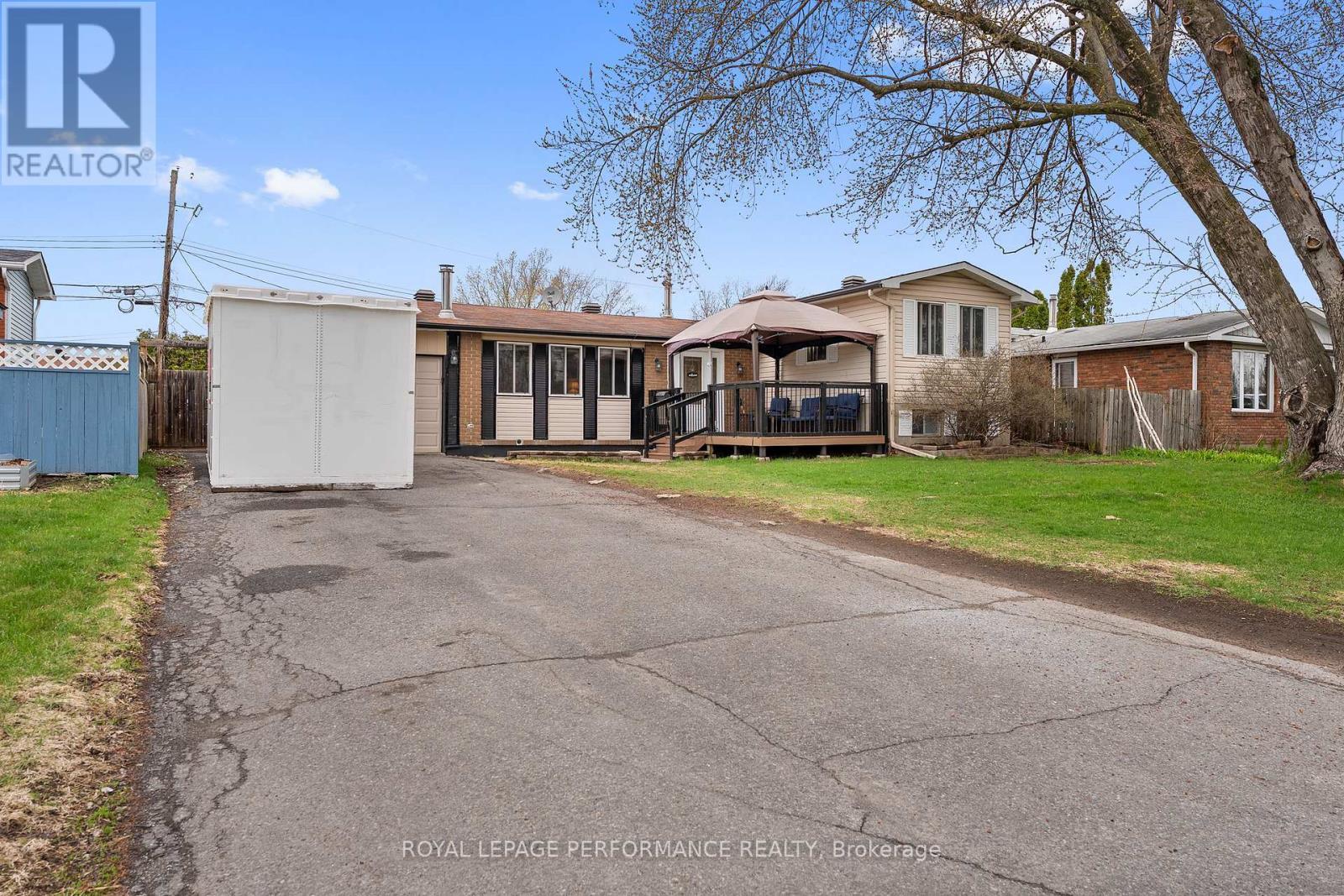 












420 HATFIELD CRESCENT

,
Ottawa,




Ontario
K1E1M8

