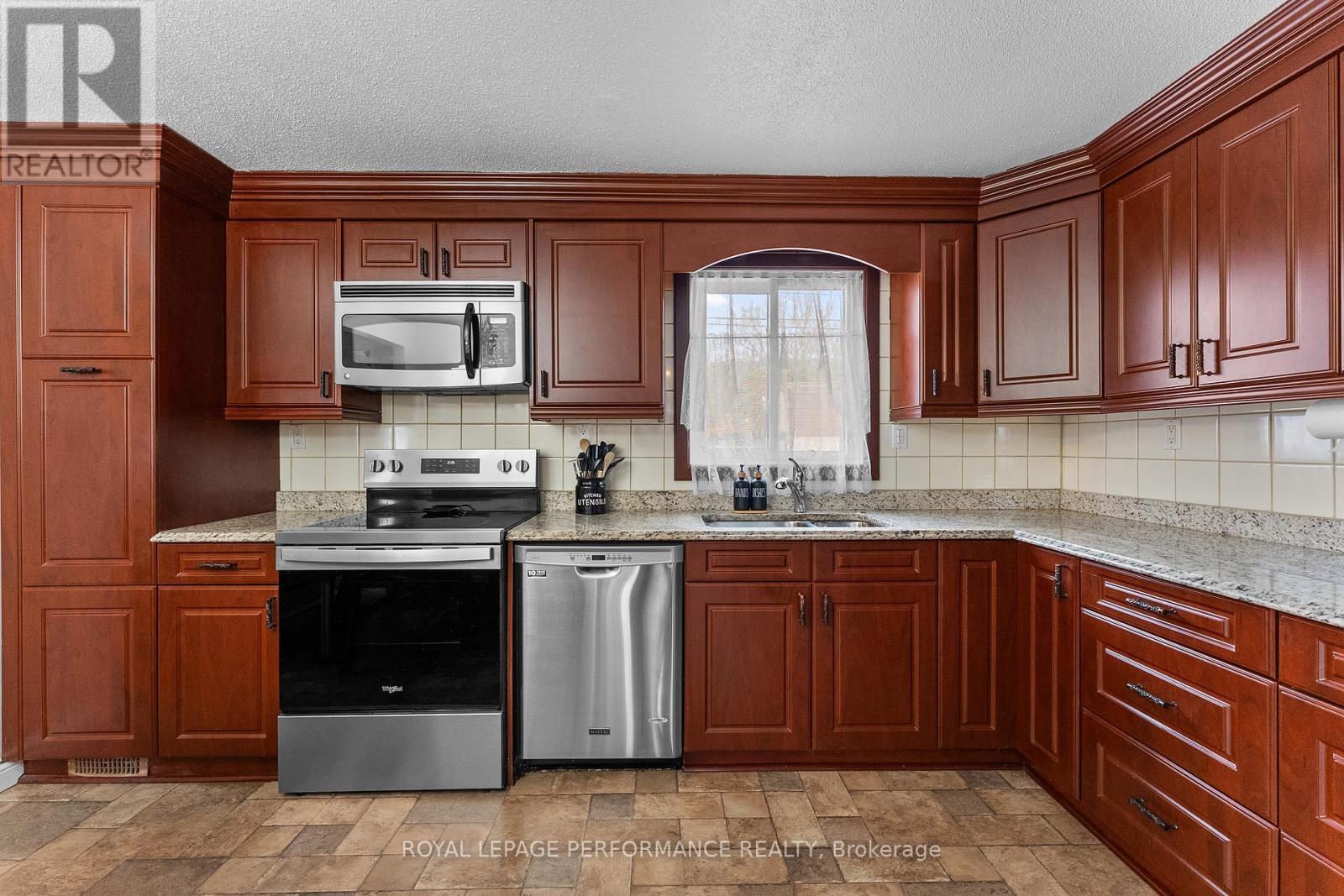 












420 HATFIELD CRESCENT

,
Ottawa,




Ontario
K1E1M8

