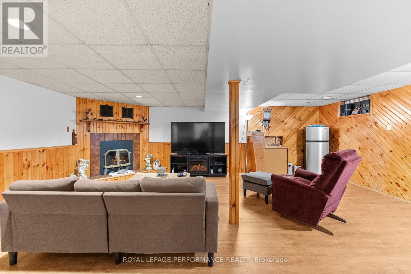 












420 HATFIELD CRESCENT

,
Ottawa,




Ontario
K1E1M8

