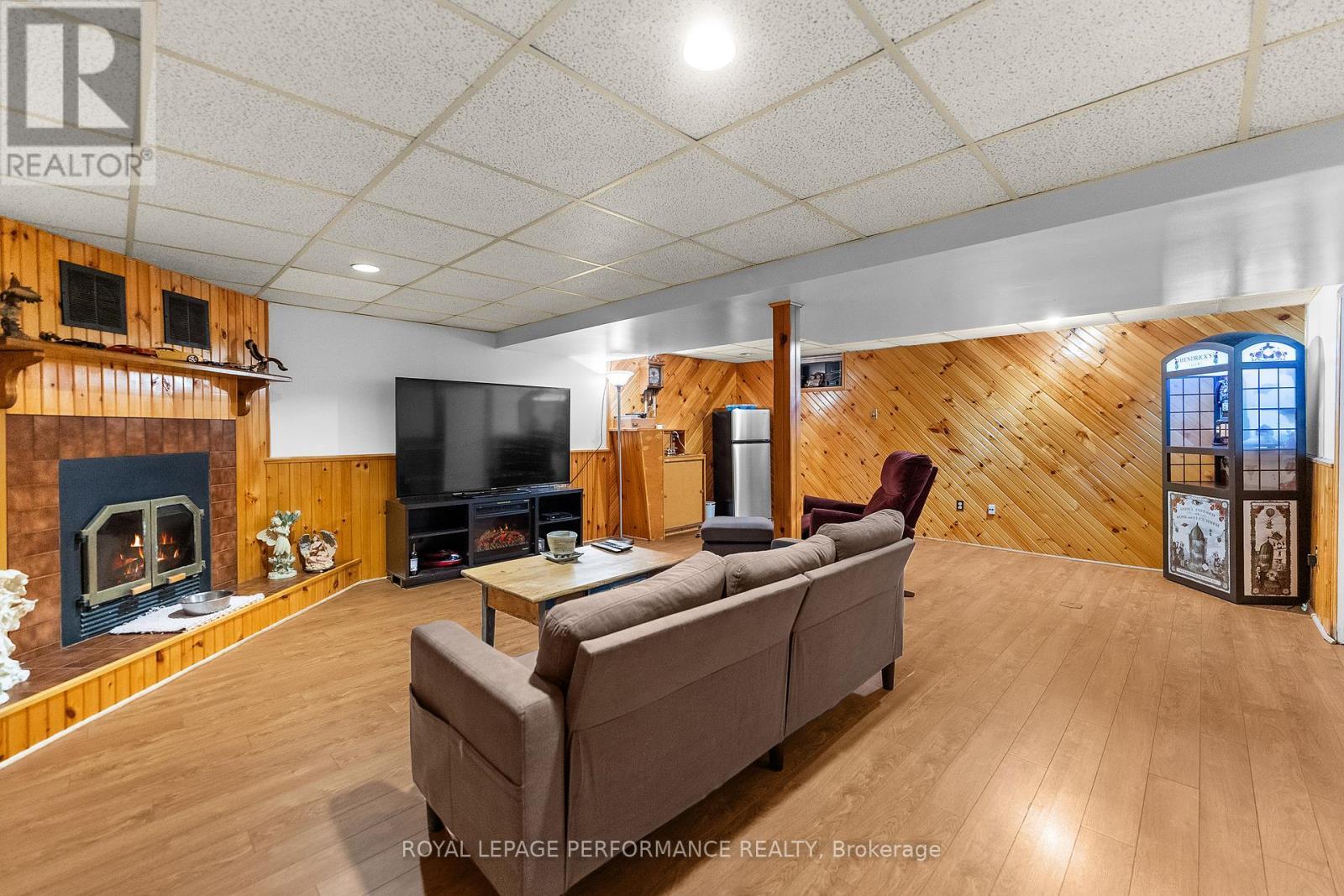 












420 HATFIELD CRESCENT

,
Ottawa,




Ontario
K1E1M8

