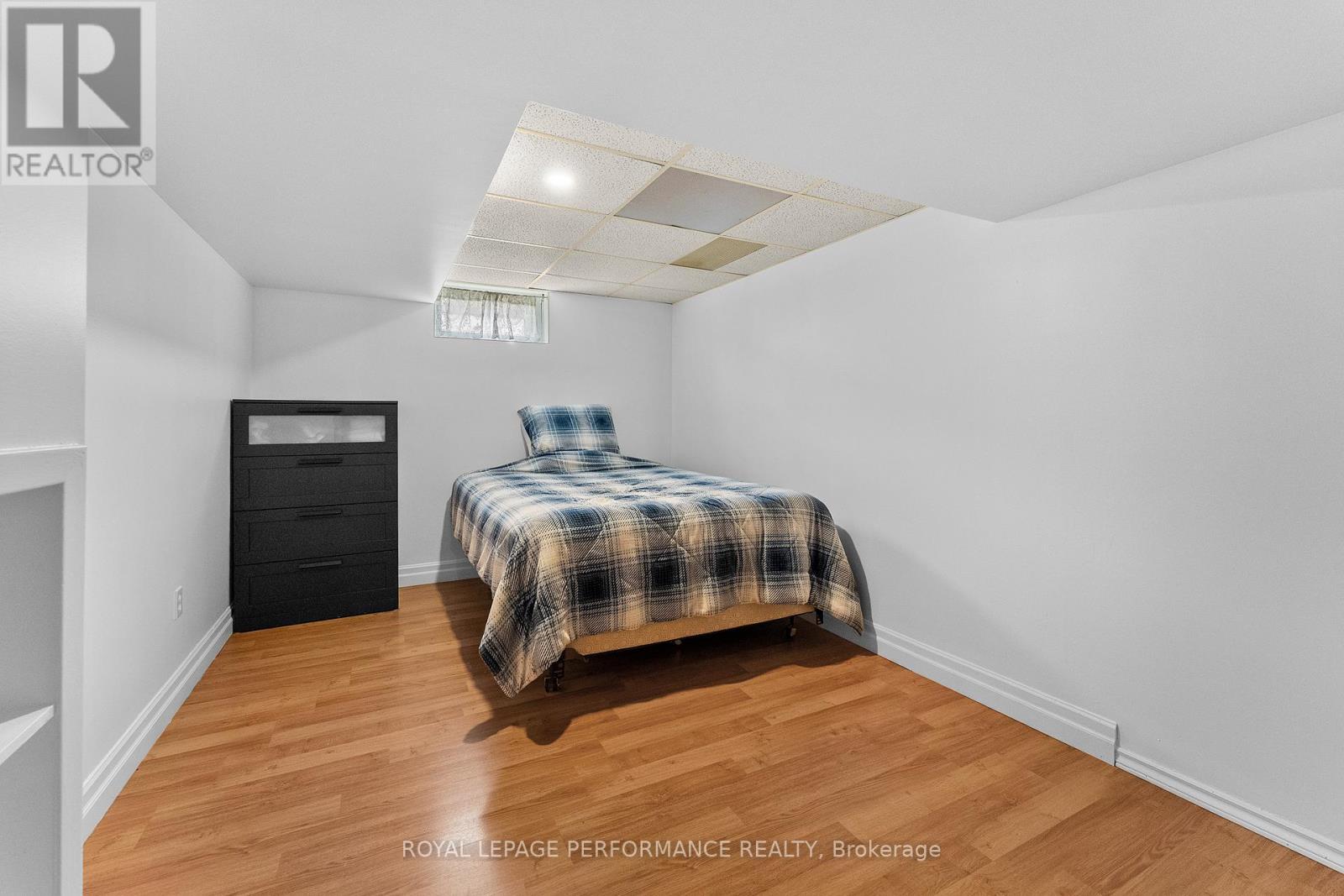 












420 HATFIELD CRESCENT

,
Ottawa,




Ontario
K1E1M8

