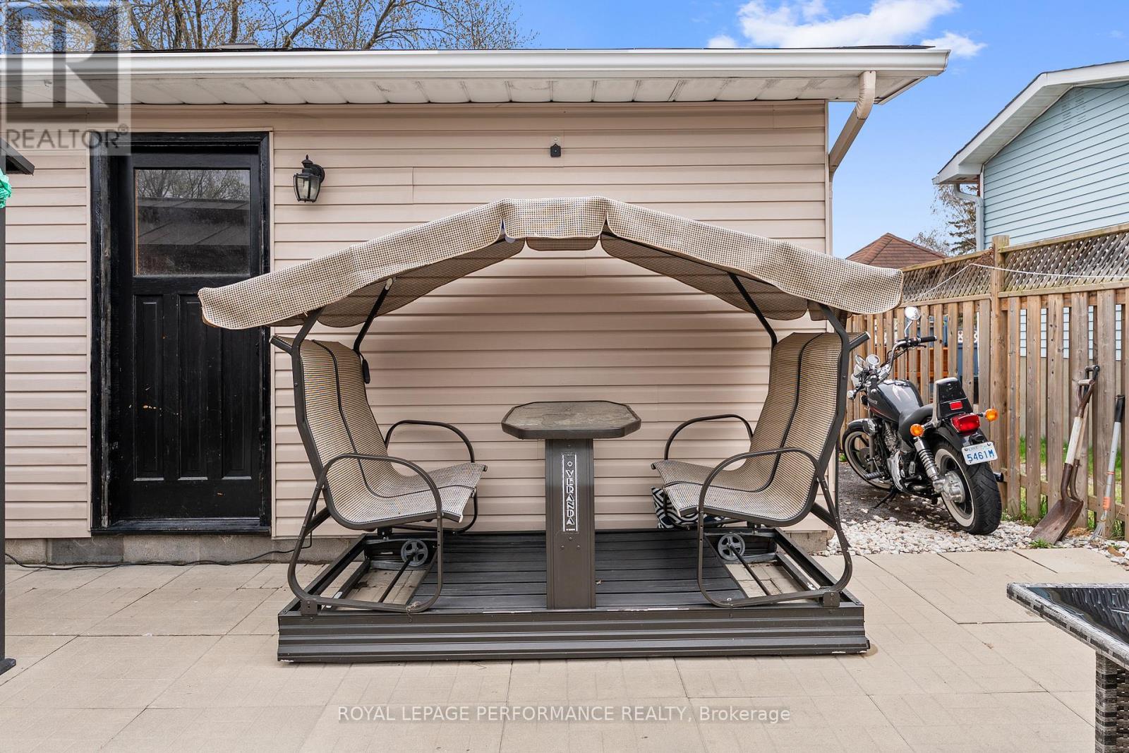 












420 HATFIELD CRESCENT

,
Ottawa,




Ontario
K1E1M8

