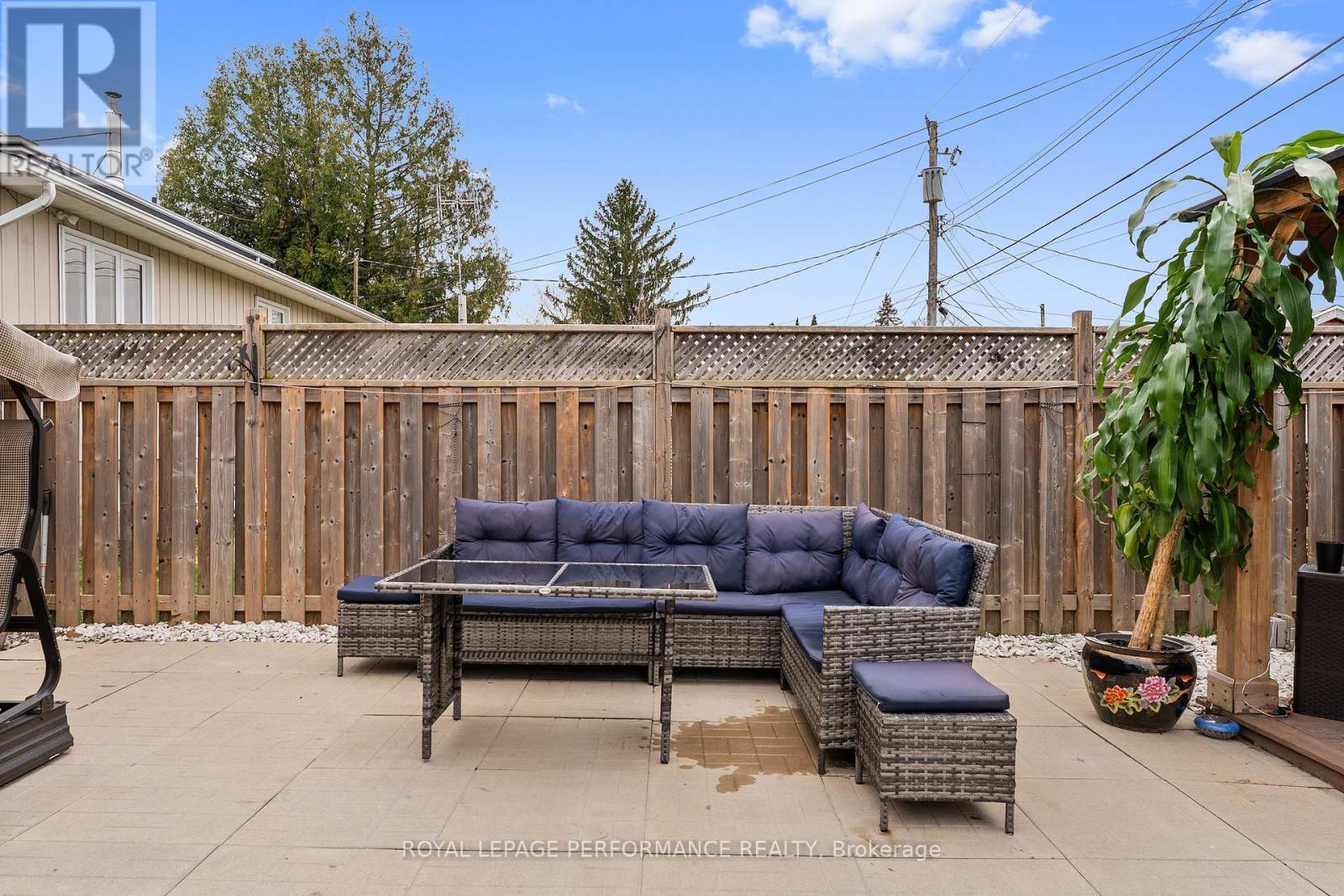












420 HATFIELD CRESCENT

,
Ottawa,




Ontario
K1E1M8


