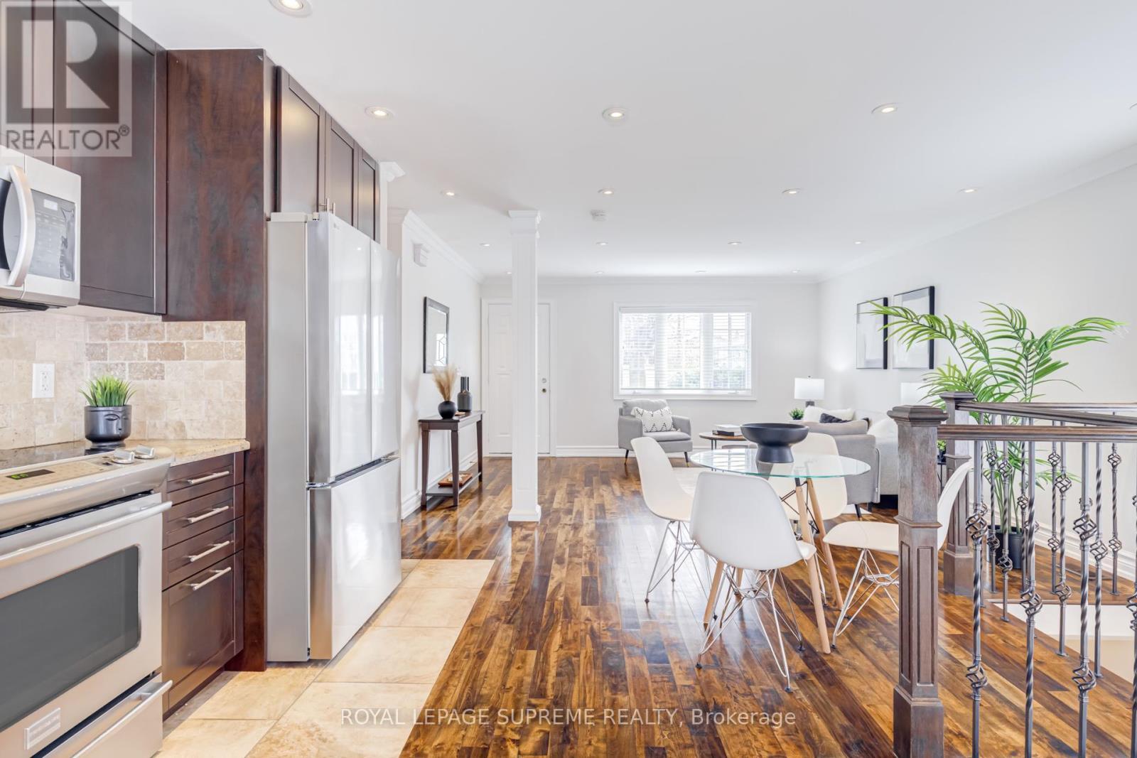 












18 FAIRWEATHER ROAD

,
Toronto,




Ontario
M6M4C7

