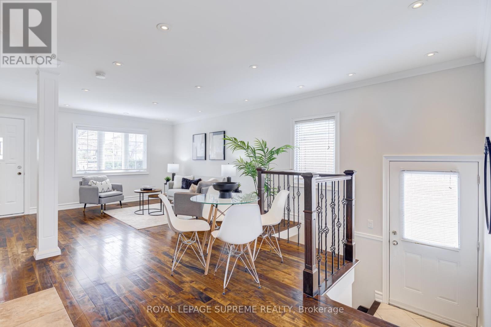 












18 FAIRWEATHER ROAD

,
Toronto,




Ontario
M6M4C7

