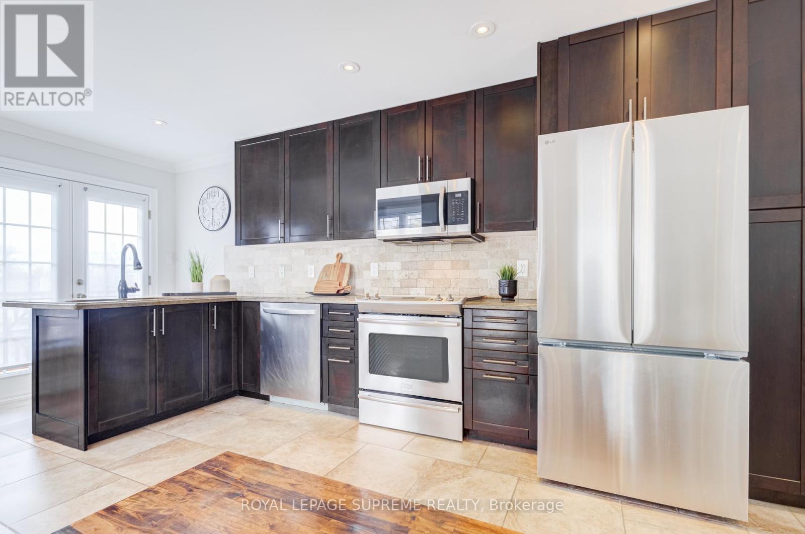 












18 FAIRWEATHER ROAD

,
Toronto,




Ontario
M6M4C7

