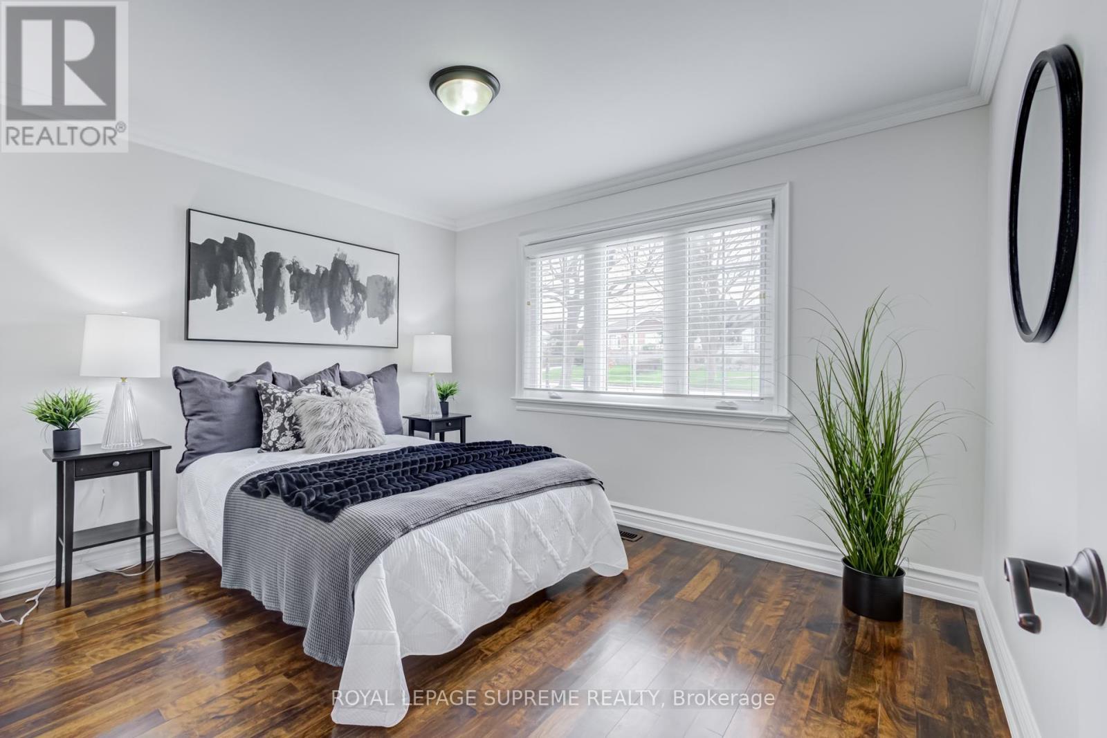 












18 FAIRWEATHER ROAD

,
Toronto,




Ontario
M6M4C7

