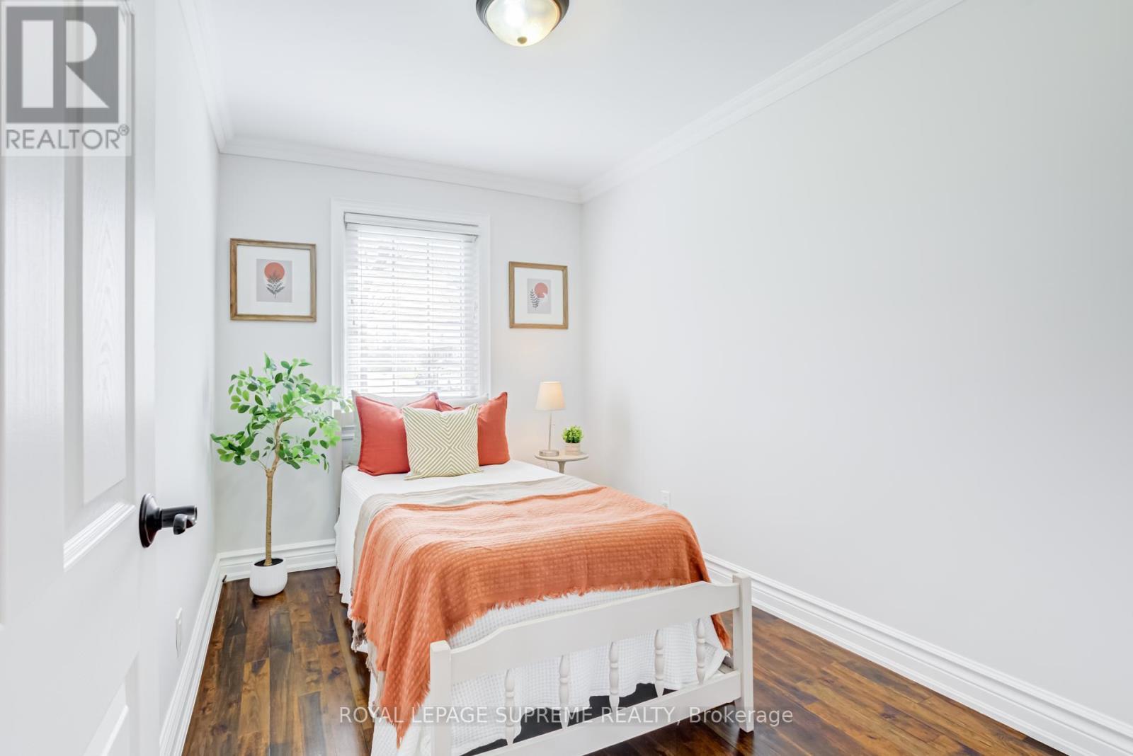 












18 FAIRWEATHER ROAD

,
Toronto,




Ontario
M6M4C7


