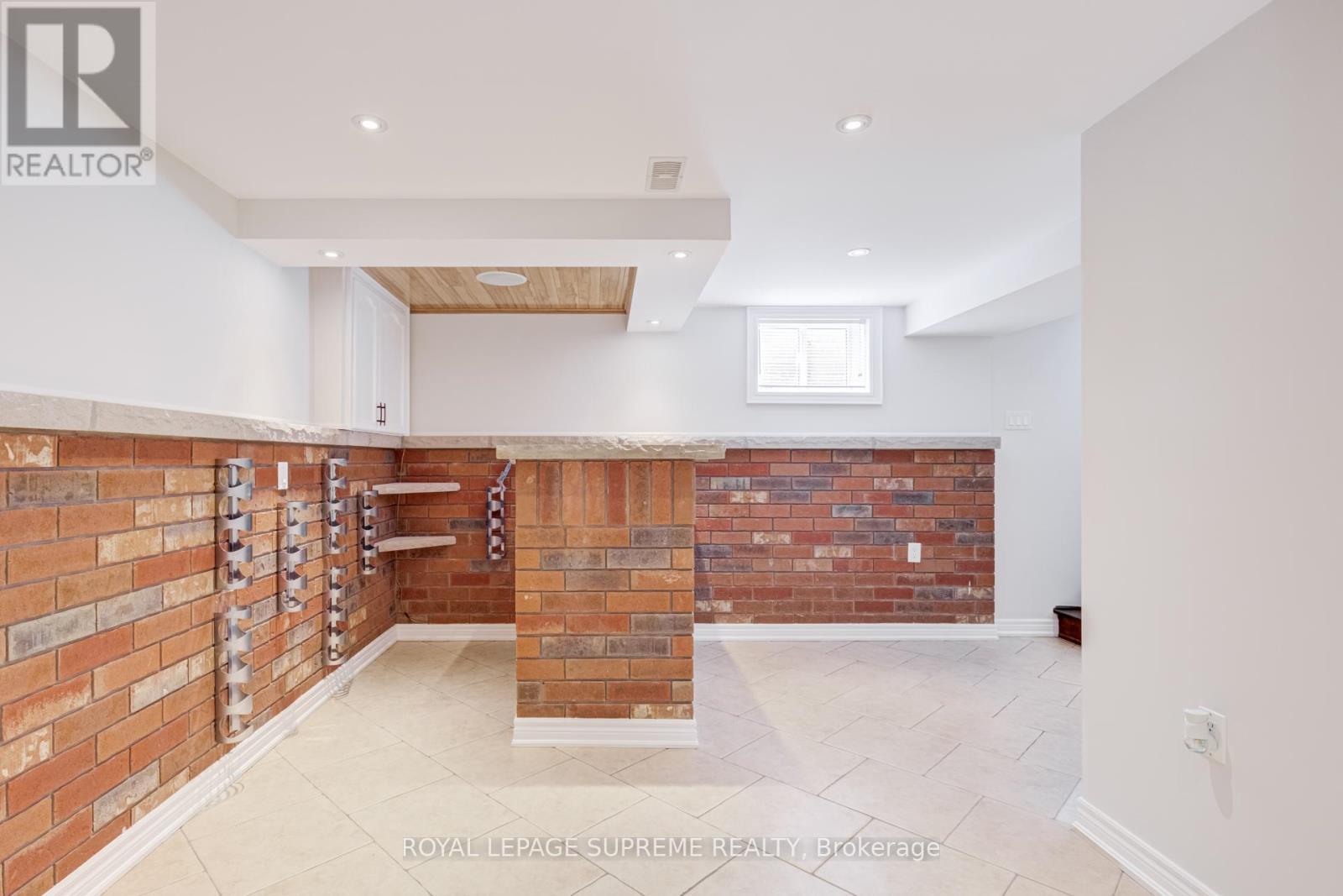 












18 FAIRWEATHER ROAD

,
Toronto,




Ontario
M6M4C7

