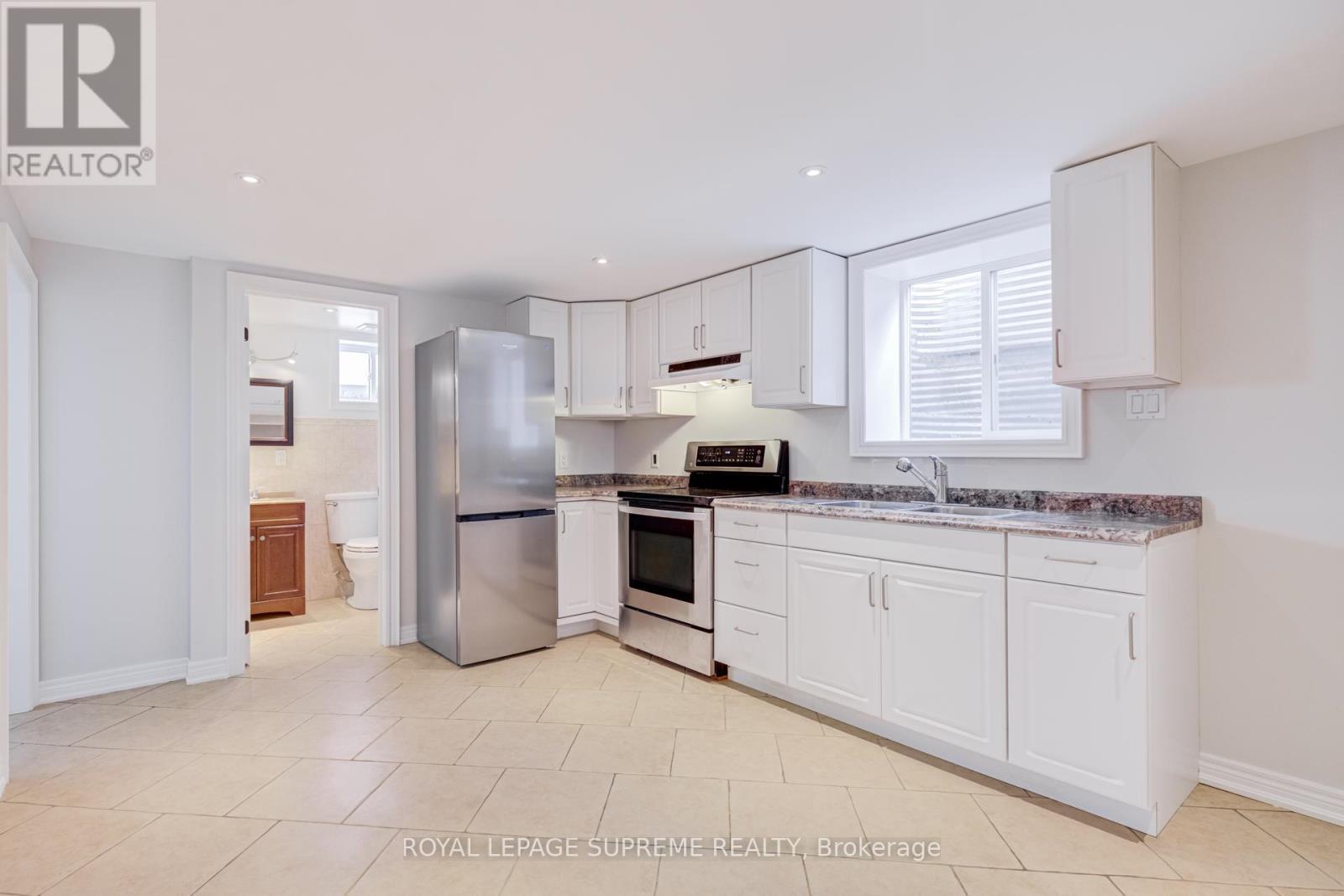 












18 FAIRWEATHER ROAD

,
Toronto,




Ontario
M6M4C7

