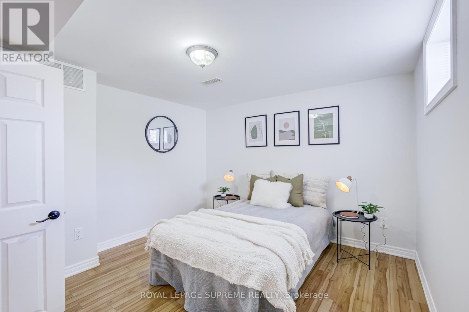 












18 FAIRWEATHER ROAD

,
Toronto,




Ontario
M6M4C7

