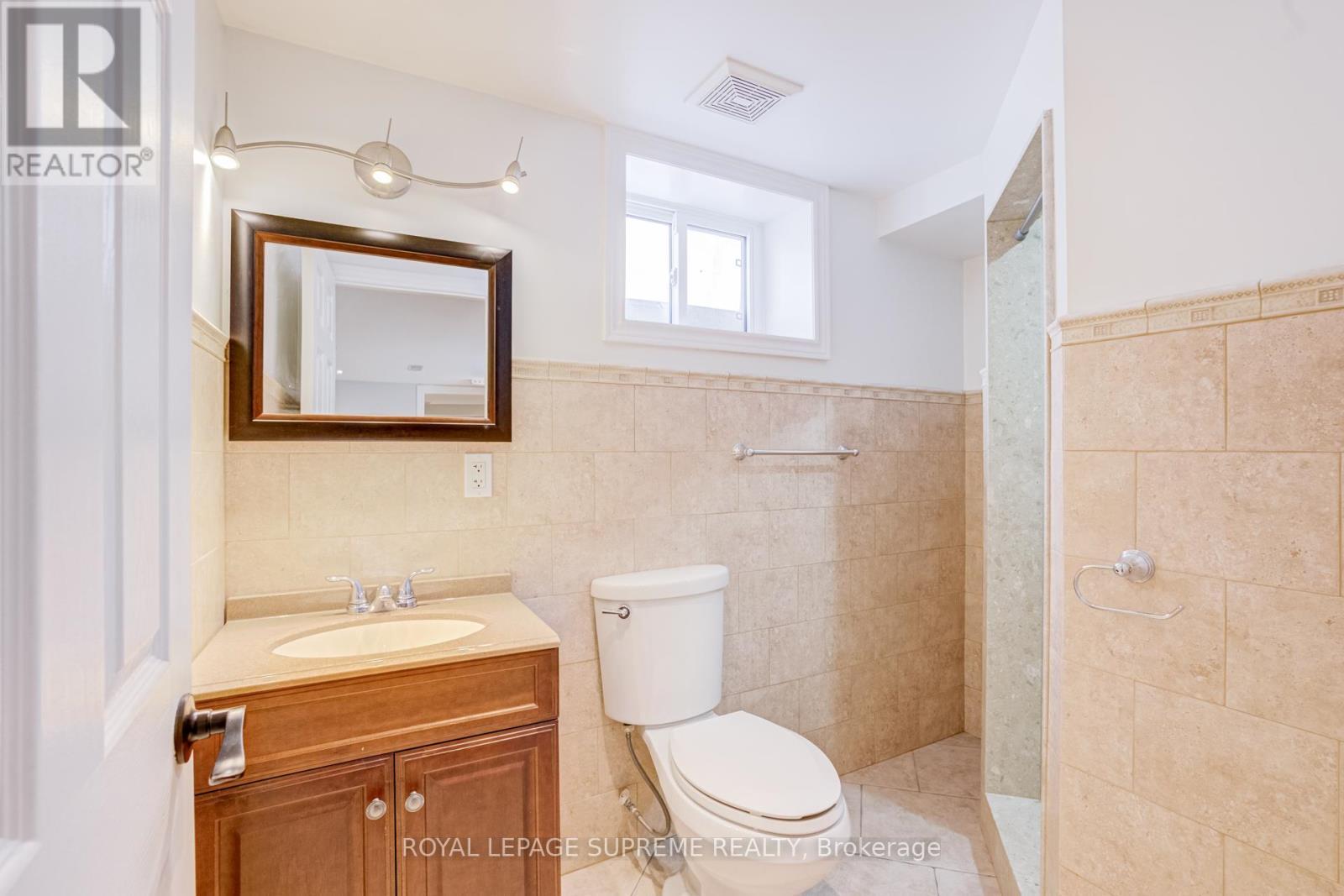 












18 FAIRWEATHER ROAD

,
Toronto,




Ontario
M6M4C7


