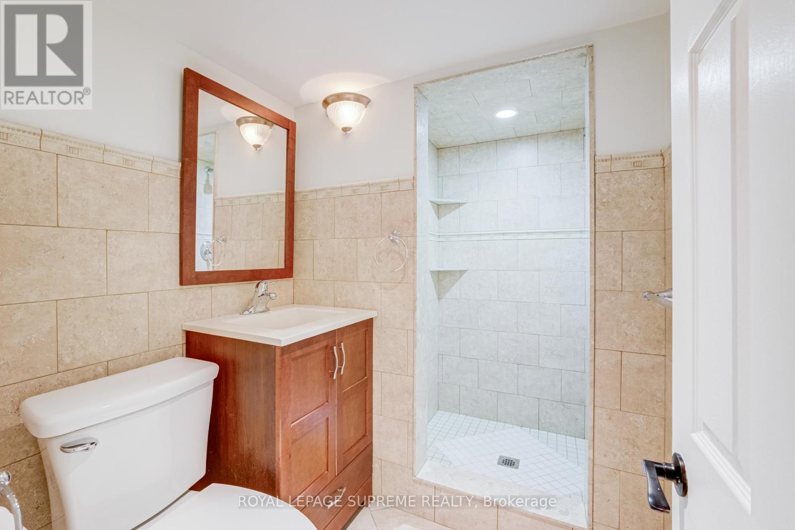 












18 FAIRWEATHER ROAD

,
Toronto,




Ontario
M6M4C7

