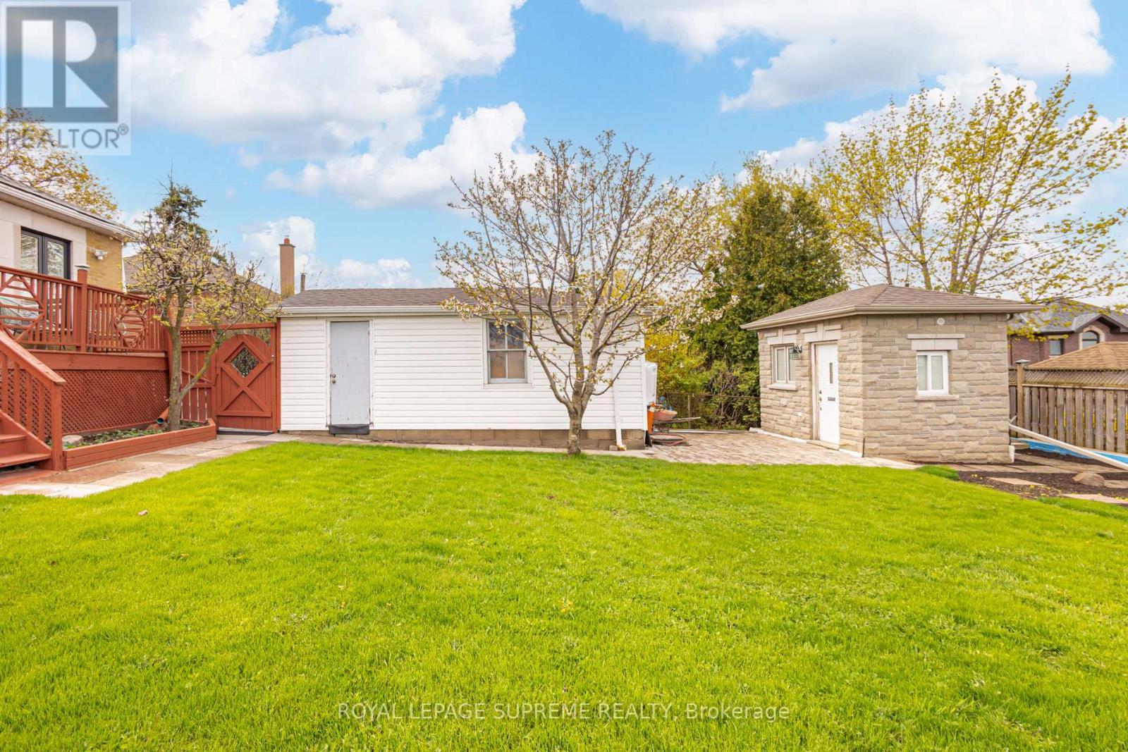 












18 FAIRWEATHER ROAD

,
Toronto,




Ontario
M6M4C7

